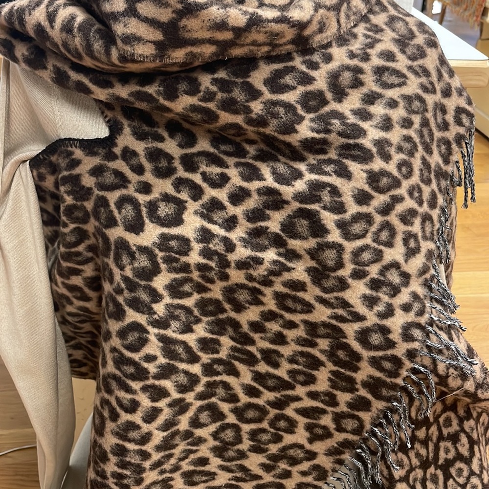 Talbots Wool Leopard Wrap - Picture 3 of 10